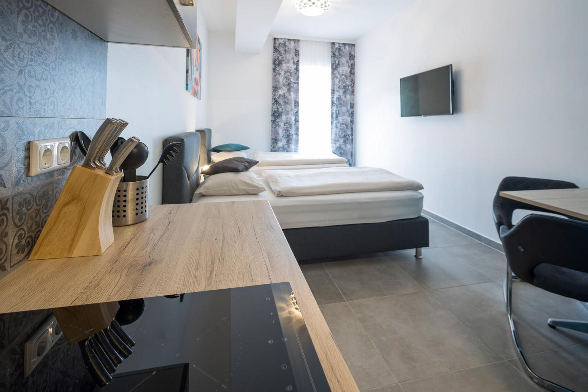Motel24Seven Брук ан дер Мур Екстериор снимка