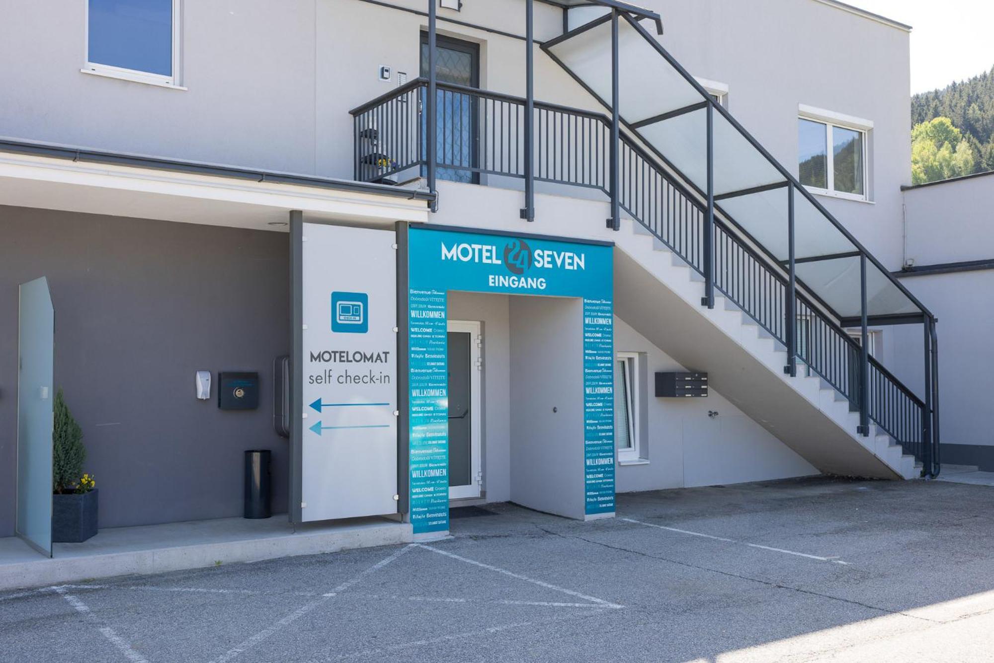 Motel24Seven Брук ан дер Мур Екстериор снимка