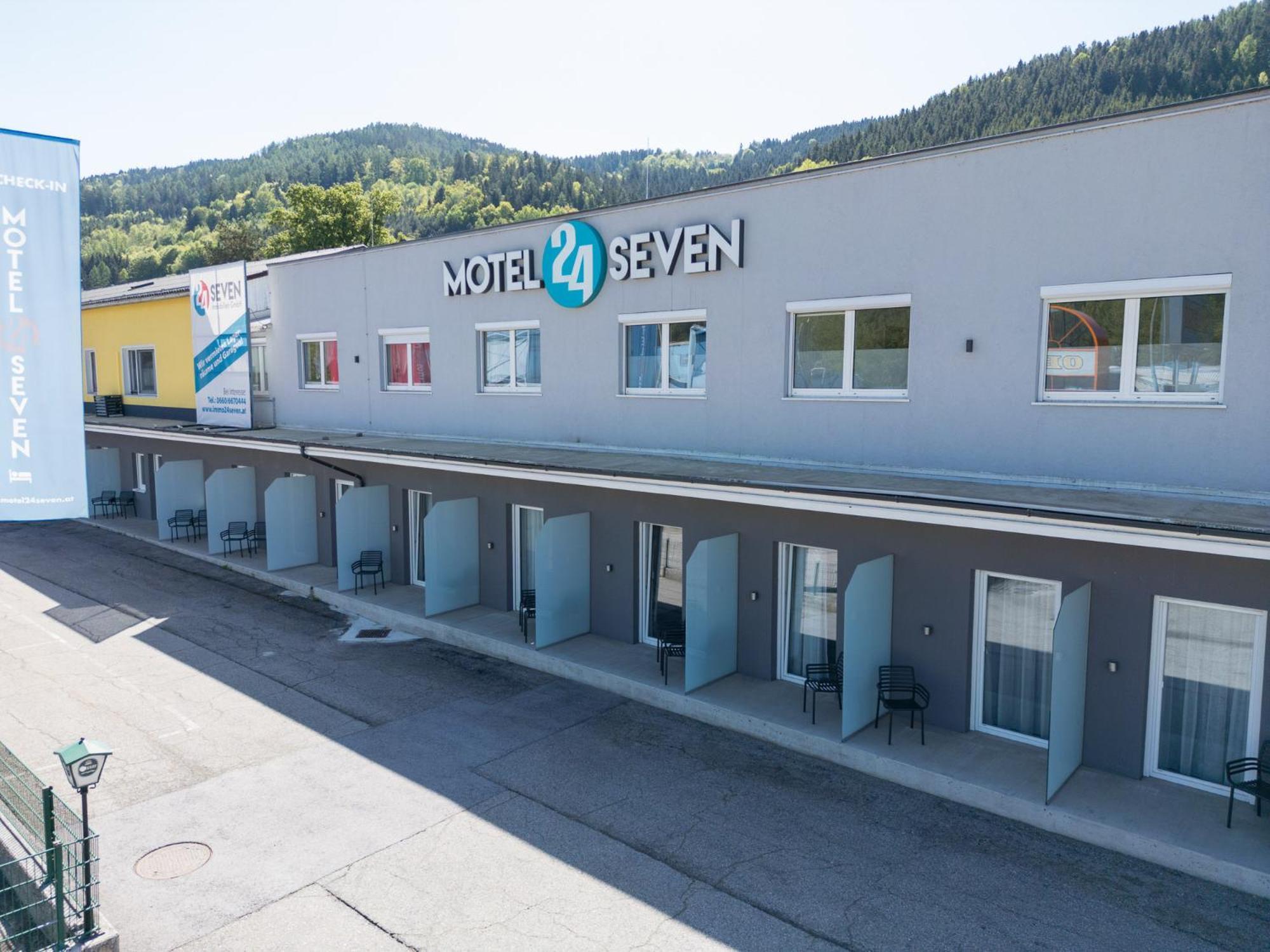 Motel24Seven Брук ан дер Мур Екстериор снимка