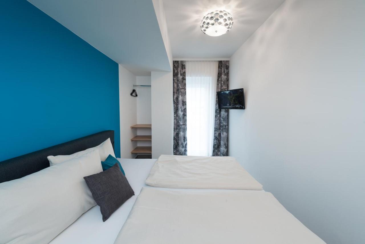 Motel24Seven Брук ан дер Мур Екстериор снимка